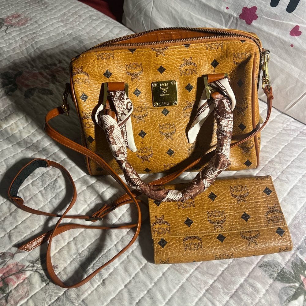 Authentic MCM Shoulder Bag With Wallet. #X4921 Vintage, Beautiful. - Picture 10 of 16